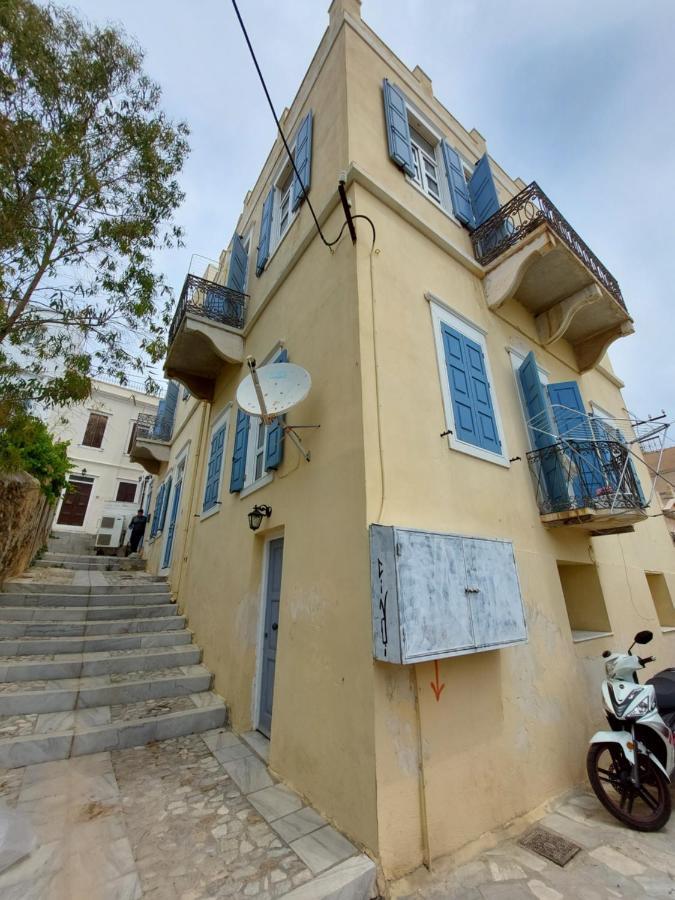 Artemis Ermoupoli Centre Appartement Pour Petit Budget Backpackers Exterior foto