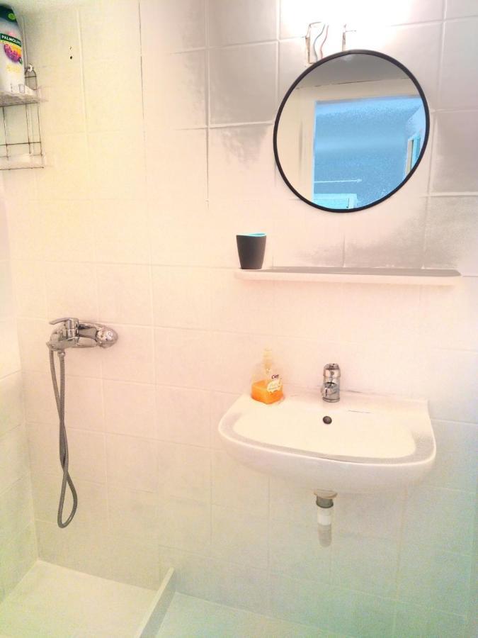 Artemis Ermoupoli Centre Appartement Pour Petit Budget Backpackers Exterior foto